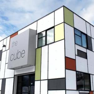 Hotels near Revelstoke Performing Arts Centre - The Cube In Revelstoke