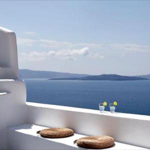 Liakada Oia Suites