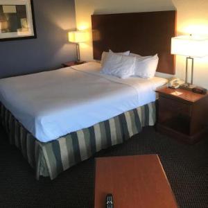 Days Inn & Suites by Wyndham Mobile