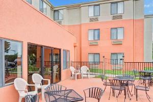 Days Inn by Wyndham Olathe Medical Center, Olathe