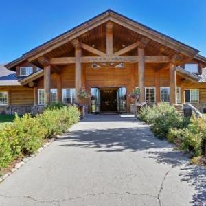 Moran Hotels Deals At The 1 Hotel In Wy Headwaters Lodge Cabins At Flagg Ranch