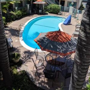 Hotels near Pierce College Woodland Hills - Tarzana Inn