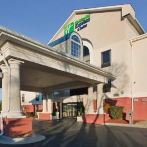 Holiday Inn Express Hotel & Suites Laurinburg