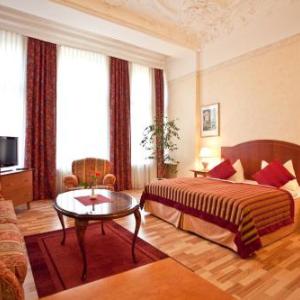 Hotels near Metropol Berlin - Kult-Hotel Auberge