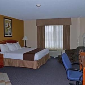 Paola Inn and Suites