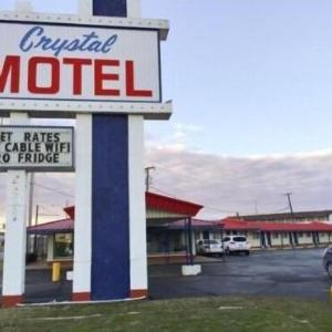 Mabee Center Hotels - CRYSTAL MOTEL