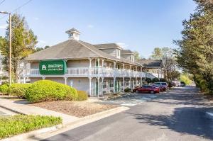 HomeTowne Studios by Red Roof Atlanta NE – Norcross South, Norcross