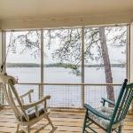 Selah Lakefront Retreat