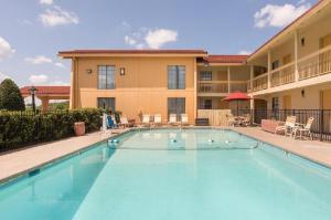 Baymont by Wyndham Greenville Woodruff Rd, Greenville