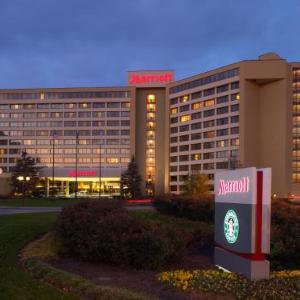 Oak Park Mall Hotels - Marriott Kansas City Overland Park