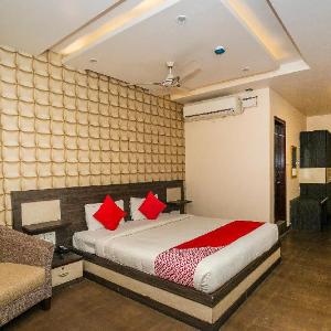 Collection O Indian Suites Near Sitara Restaurant