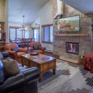 Bear Claw 615 - True Ski-in Ski-out Access Slope Views & Winter Shuttle!