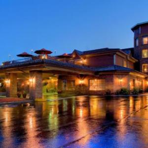 Hotels near Central States Fair - Grand Gateway Hotel