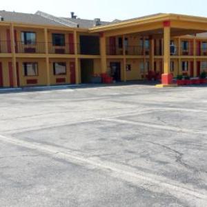 Will Rogers Theater Hotels - Park Hill Inn and Suites