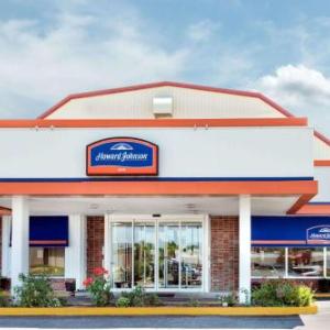 Hotels near Burlington Memorial Auditorium - Howard Johnson by Wyndham Burlington