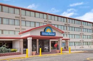 Days Hotel by Wyndham East Brunswick Conference Center, East Brunswick