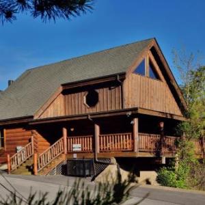Rustic Cabin in the Smoky Mountains with Majestic Mountain View