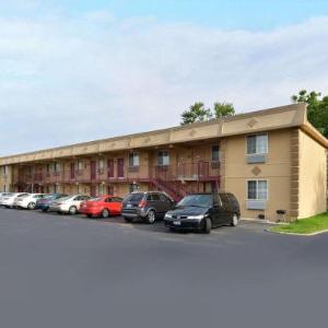 Hotels near Mendel Center - Econo Lodge St. Joseph