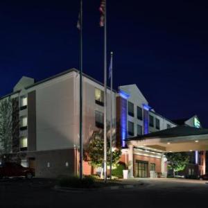 Holiday Inn Express Hotel & Suites Milwaukee-New Berlin