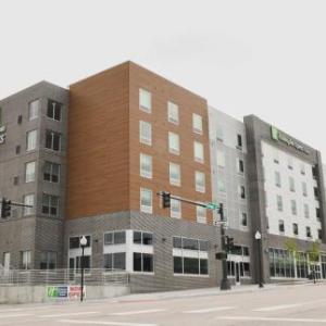 Holiday Inn Express & Suites Omaha Downtown - Old Market an IHG Hotel