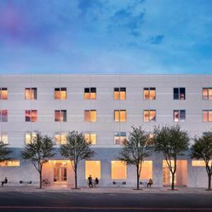 Hotels near Jackson Field Alpine - Hotel Saint George