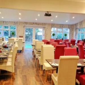 Avis Hotel