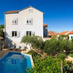 Villa Lukrecia - Stone Villa with Pool & Sea Views I Supetar Brač