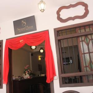 Thirty Three Stewart Houze Guest House