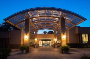 Sheraton Milwaukee Brookfield, Brookfield