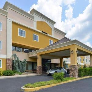 Quality Suites Tinton Falls