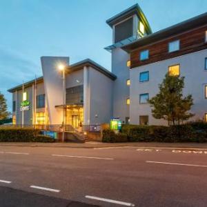 Hotels near Molineux Stadium - Holiday Inn Express Walsall M6 J10