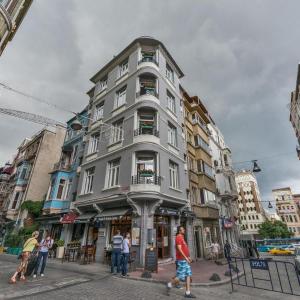 IQ HOTEL