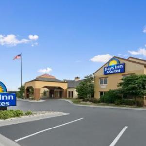 Days Inn & Suites by Wyndham Omaha NE