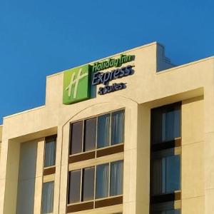 Holiday Inn Express Hotel & Suites Dallas Fort Worth Airport South