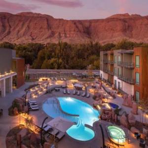 Hoodoo Moab Curio Collection By Hilton