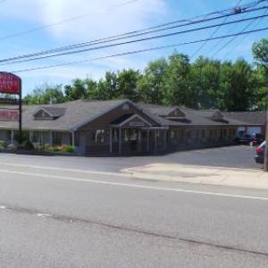 Highmark Stadium Orchard Park Hotels - Red Carpet Inn Orchard Park