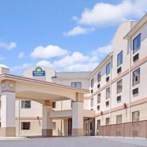 Hotels near Bowie State University - Days Inn & Suites by Wyndham Laurel Near Fort Meade