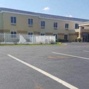 Hotels near Riddle-Pace Field Troy - The Rutledge Inn