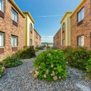Hotels near Headliners Toledo - Quality Inn Toledo