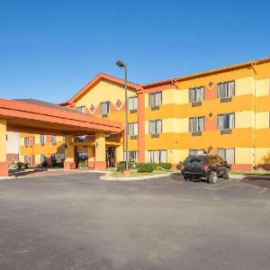 Quality Inn & Suites MidAmerica Industrial Park Area