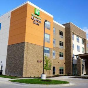 Holiday Inn Express & Suites Omaha - Millard Area