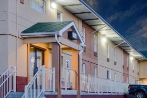 Super 8 by Wyndham Allentown, Allentown