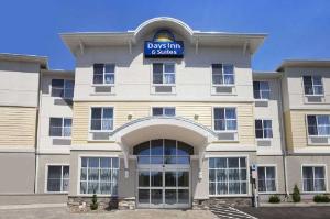 Days Inn & Suites by Wyndham Altoona, Altoona