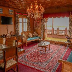 Golden Flower Heritage Houseboat
