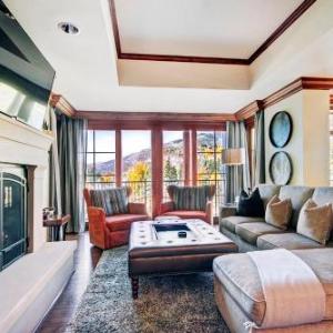 Chic 2 BRDen Ritz-Carlton Condo with Valley Views