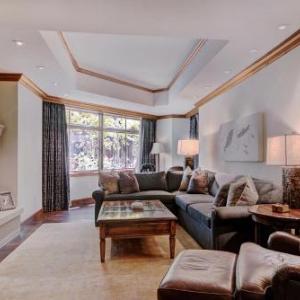 Luxe 2BRDen Ritz-Carlton Residence Quiet Location