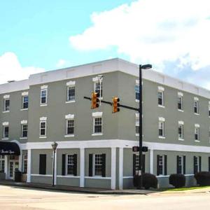 Hotels near Greenwood County Fairgrounds - Inn on the Square Ascend Hotel Collection