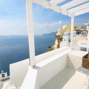Menias Cave House