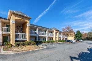 HomeTowne Studios by Red Roof - Atlanta NE - Peachtree Corners, Norcross