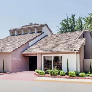 Hotels near Las Colinas Country Club - Hawthorn Suites Dallas Love Field
